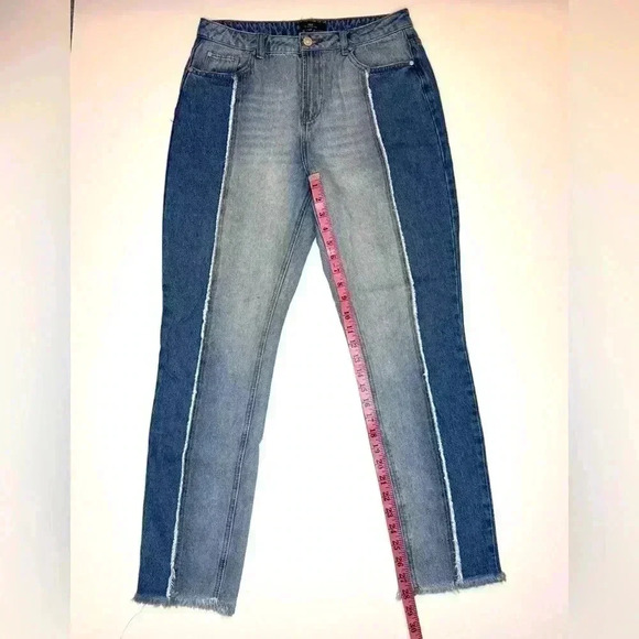 Riot Women’s High Rise Mom Jeans Size- 6 - Picture 3 of 11